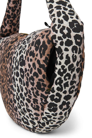 Cross Body Hazel Leopard mit geöffnetem Reissverschluss
