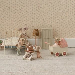 Kinderwagen Maus Koralle von Maileg Detailansicht
