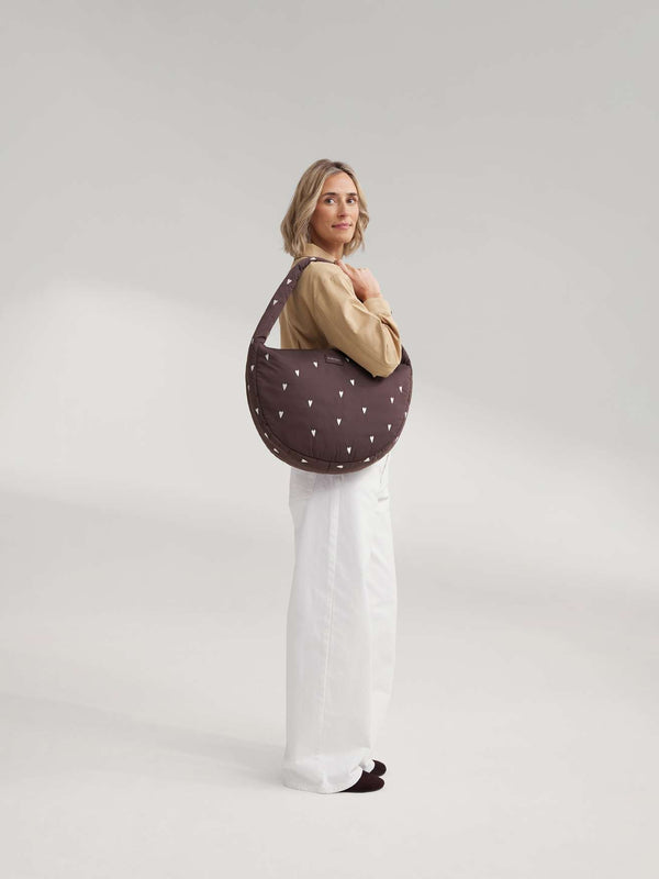 Studio Noos Puffy Cross Body Bag Brown Hearts von der Seite
