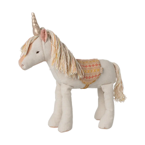 Maileg Einhorn aus Baumwolle und Leinen im Kinderzimmer
