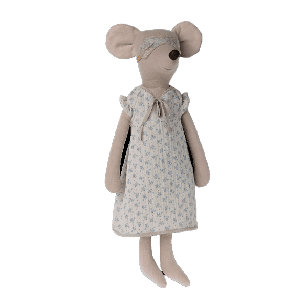 Maxi mouse mom in nightgown 