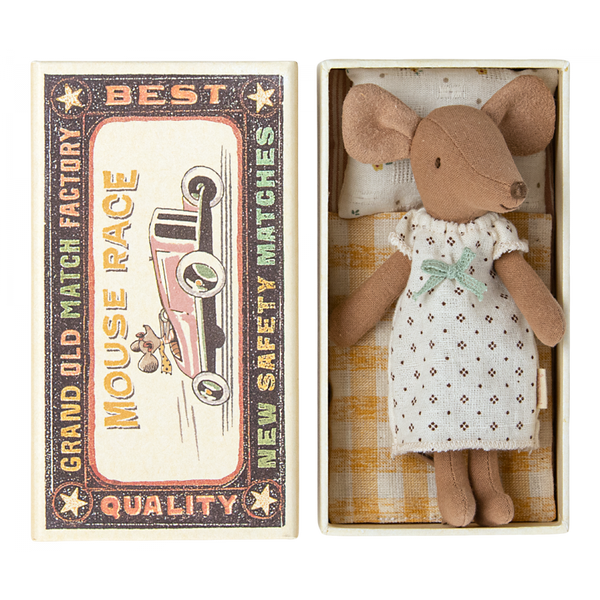 Big sister mouse in matchbox 