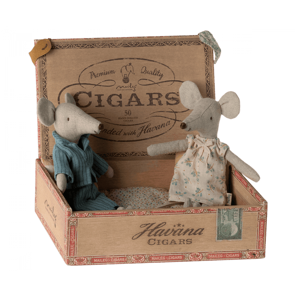Mama &amp; Papa mice in cigar box 