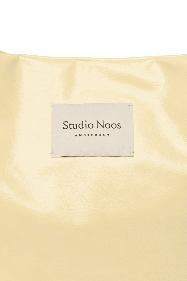 Studio Noos Mom Bag Butter Yellow geöffnet mit Innenraum