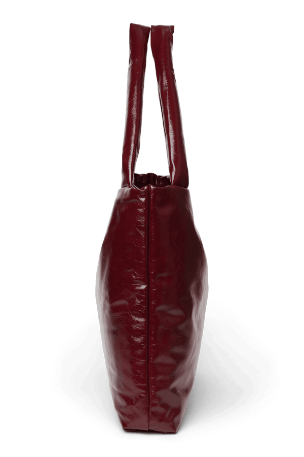 Oberfläche der Studio Noos Mom Bag Burgundy im Detail