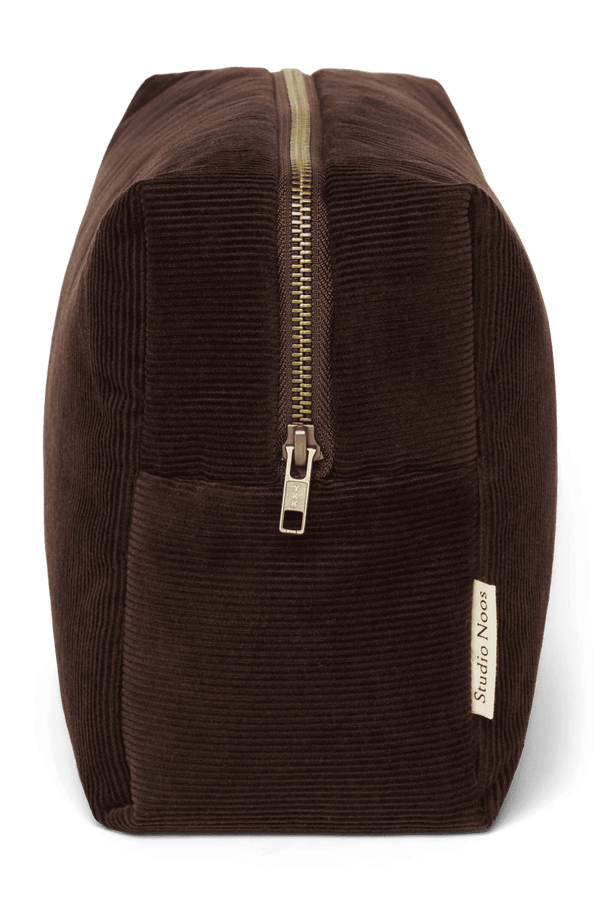 Gerippte Struktur des Studio Noos Rib Puffy Necessaires im Detail