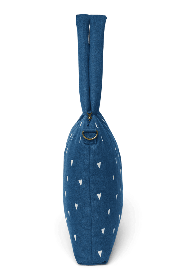 Denimstoff der Studio Noos Wickeltasche im Detail