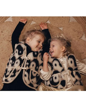 We Are Wovens Wollweste Yin Yang Kinder – Seitenansicht