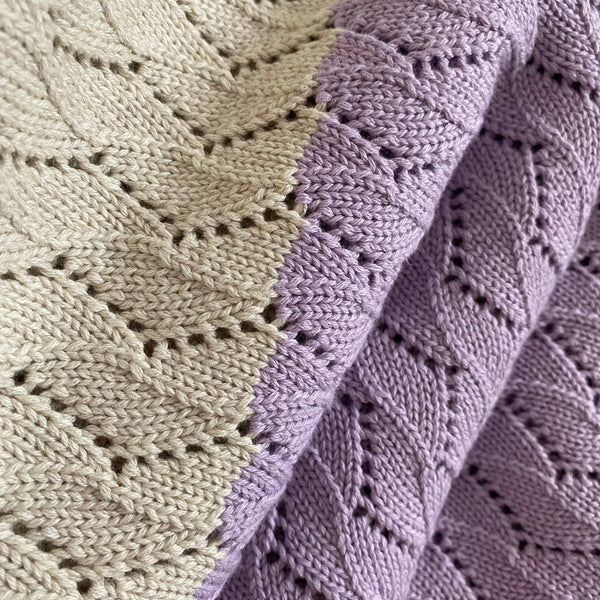 Baby blanket cable pattern lilac / cream