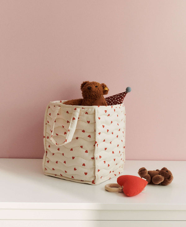 Ami Little Love von Dear April, in weichen Wellen gesteppt, 25 × 25 × 30 cm