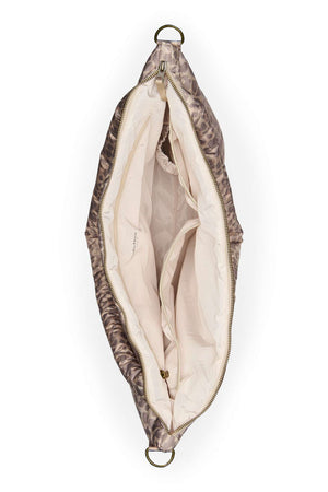 Studio Noos Puffy Wickeltasche Beige Leopard getragen