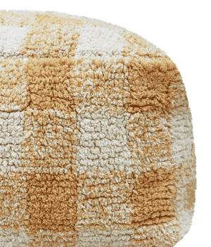 Lorena Canals Vichy Pouf in Honey als Bodensitz zum Lesen