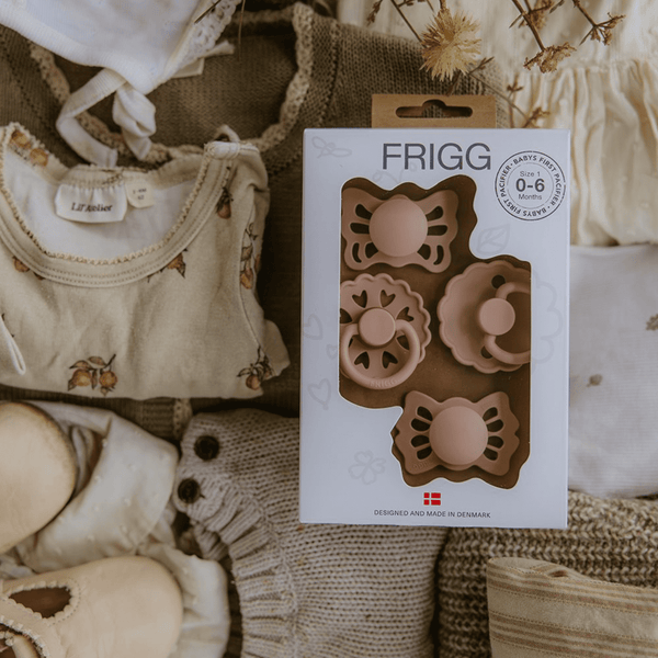 FRIGG Baby's erste Schnuller 4-Pack - Floral heart Blush | Schnuller | Beluga Kids