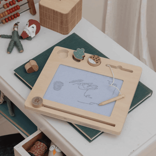 Magnetic drawing board 