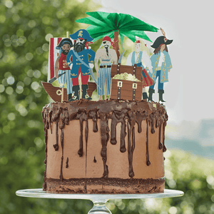 Palmenspitze aus grünem Wabenpapier von Meri Meri auf der Torte