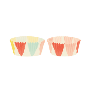 Cupcake-Förmchen in zwei mehrfarbigen Zirkus-Designs von Meri Meri