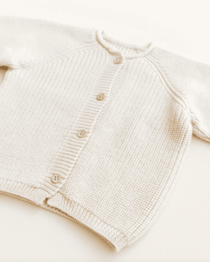 Hvid Cardigan Inga Cream mit breitem elastischem Halsausschnitt