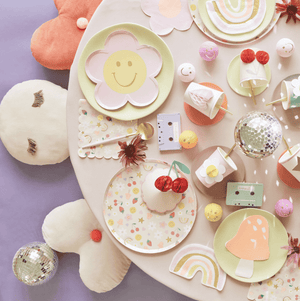 Meri Meri Pappteller mit Happy-Face-Icons, gestapelt