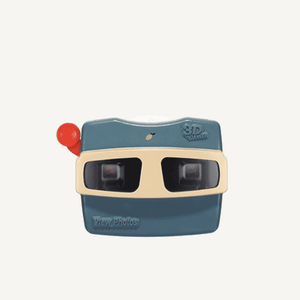 Kind schaut durch den Viewmaster von Sticky Lemon