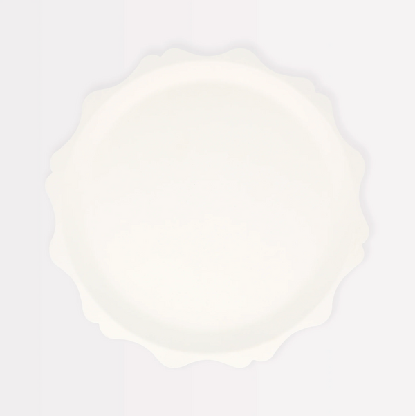 Compostable plate with decorative edge