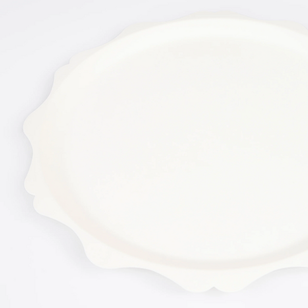 Compostable plate with decorative edge