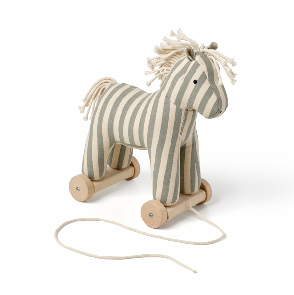 Pull-along horse Sam 