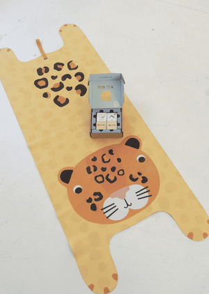 YOGITIER Kinder-Yogamatte Luka der Leopard Gesamtansicht