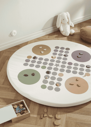 Ludo-Spielfeld auf dem Kids Concept Bodenkissen, Detailaufnahme