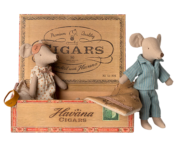 Mama &amp; Papa mice in cigar box 