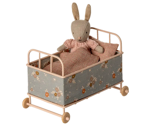 Maileg Kinderbett Micro Powder mit Maus der Mikro-Kollektion