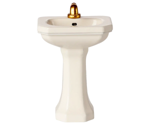 Maileg Waschbecken Cream im Badezimmer des SuitCasa Maushauses