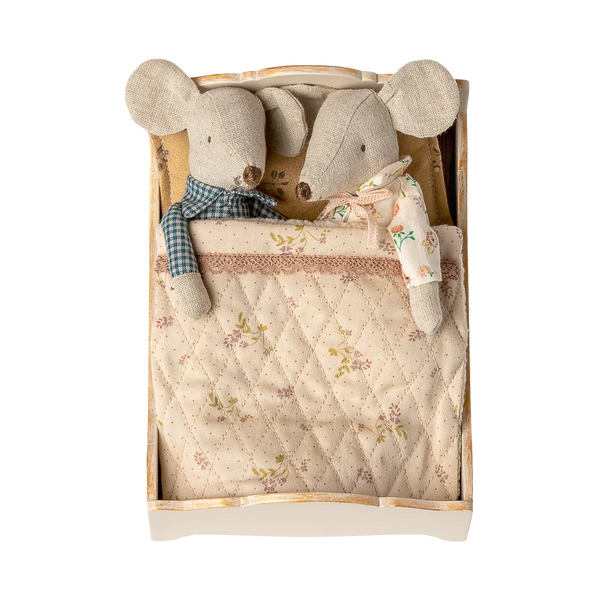 Wooden bed mouse cream 