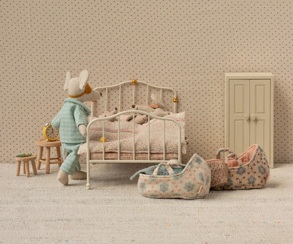 Vintage Bed Mouse Cream 