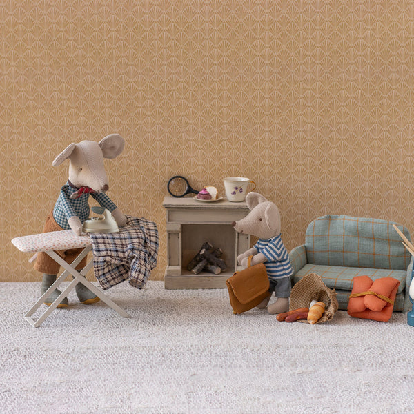 Grandfather Mouse's Clothes 