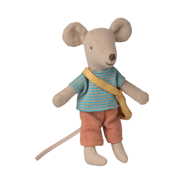 Kleiner Bruder Maus mit Tasche