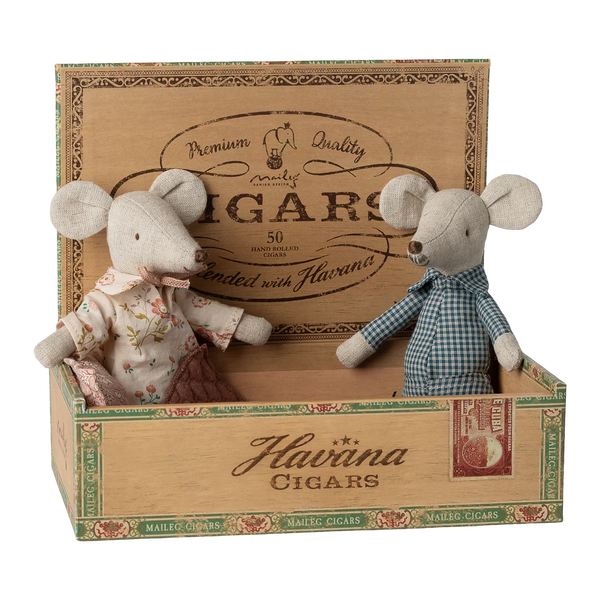 Grandma &amp; Grandpa mice in cigar box 