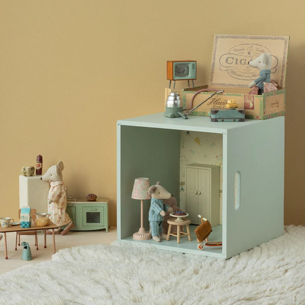 Grandma &amp; Grandpa mice in cigar box 