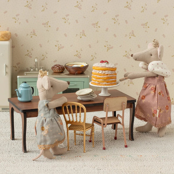 Long dining table mouse