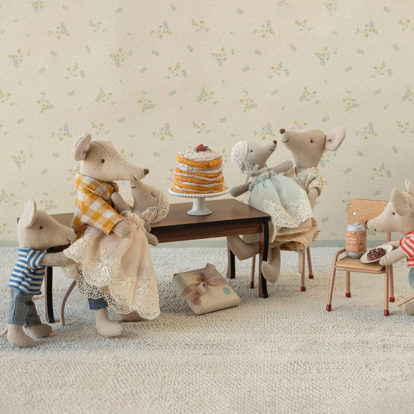 Long dining table mouse