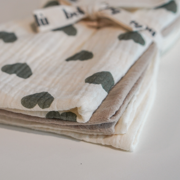 Pack of 3 Green Heart muslin cloths
