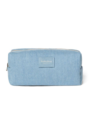 Kompaktes Etui von Studio Noos in schlichter Denim-Optik für unterwegs