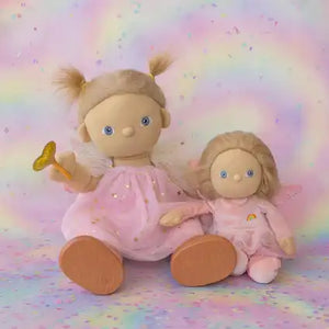 Olli Ella Dinkum Doll Fairy Willow beim Spielen
