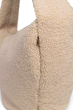 Studio Noos Ecru Teddy Cross Body Bag quer über der Schulter