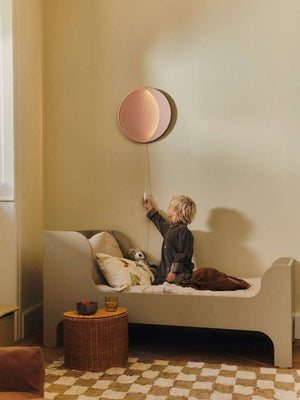 Kinderzimmer mit Neba Wandleuchte Rose von ferm LIVING