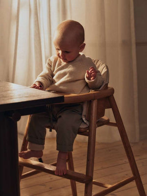 ferm LIVING Muru Hochstuhl Natural Oak mit Zubehör