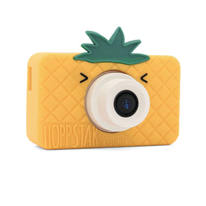 Kind fotografiert mit der HOPPSTAR Rookie Kinderkamera