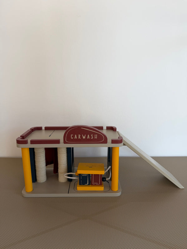 Ausstellung: FSC Holz Autowaschanlage