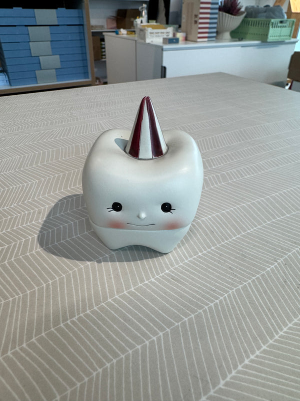 Exhibition: Tooth Box Tooth Off White