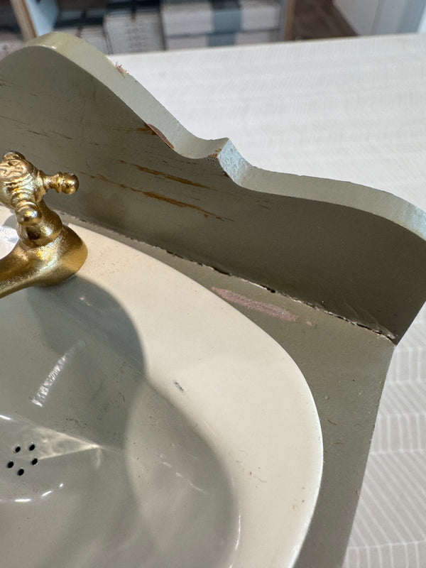 Give a Chance: Miniature Bathroom Sinks