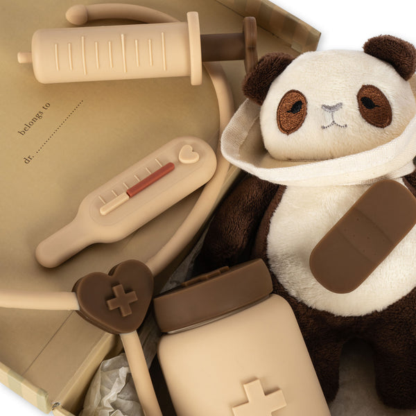 Konges Slojd Tierarzt-Set Silikon Panda | Spielzeuge | Beluga Kids